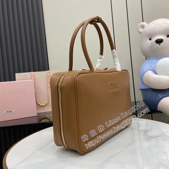 MIU MIU專櫃繆繆最新款Beau手袋原廠皮手提公事包 jh2656型號：5BB117，5BB163